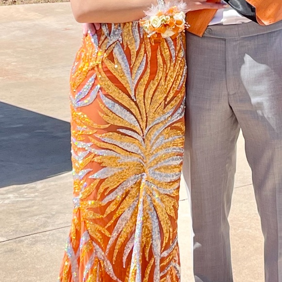 Prom dress worn once size 0 - Picture 2 of 5